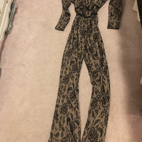 Beautiful lace jumpsuit - Picture 2 of 2